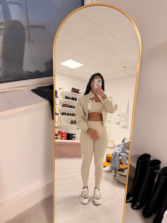 Ensemble 3 Pièces Sport Femme ALO – Legging Taille Haute, Brassière & Veste Zippée ALO – Beige