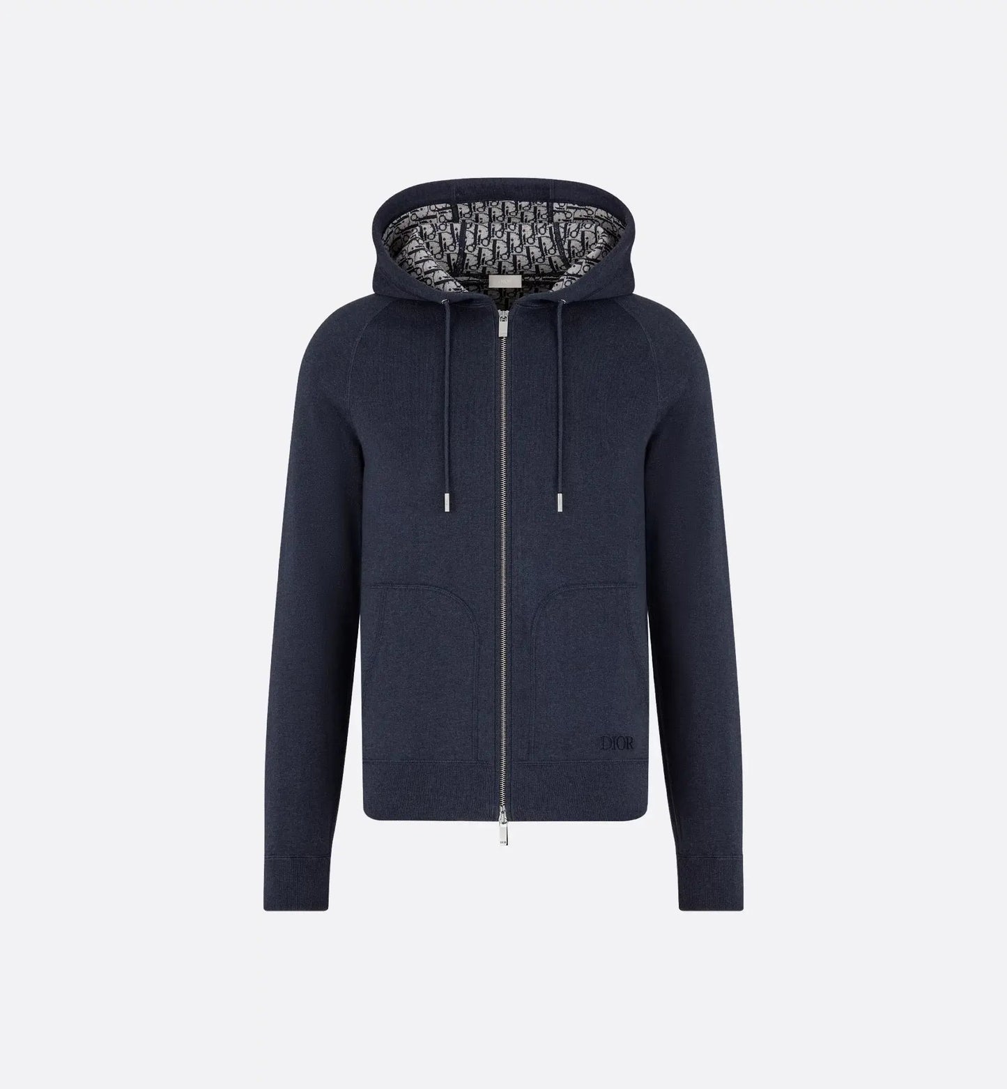 L'ensemble de survêtement à capuche