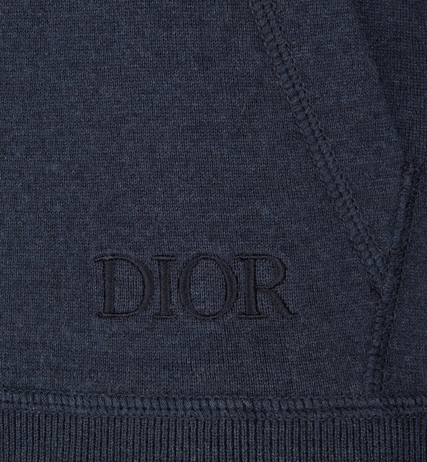 L'ensemble de survêtement à capuche